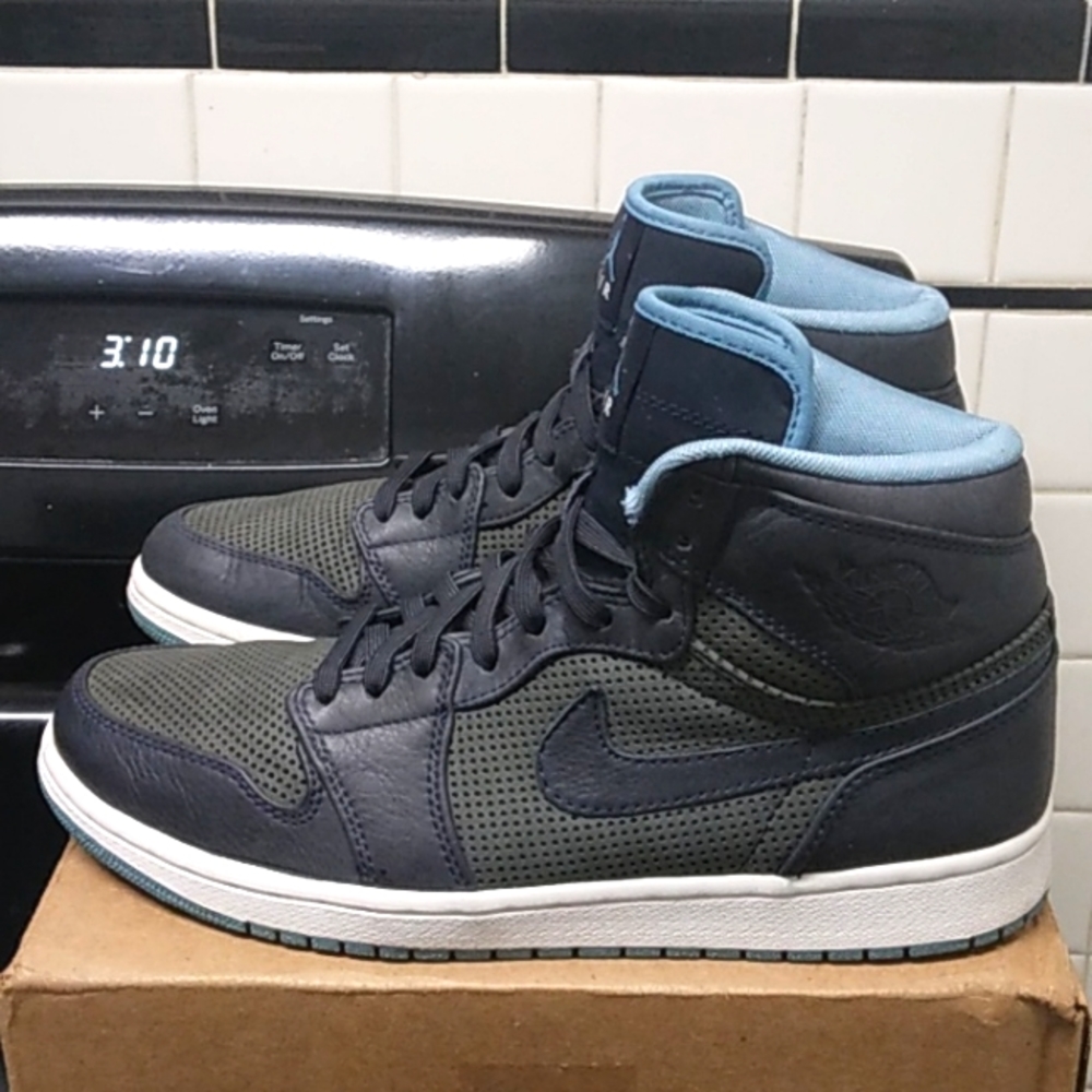 Air Jordan 1 Retro HI Premier  (cerulean)      size 10